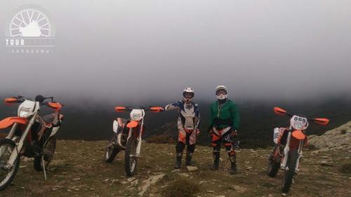 Immersi nella nebbia sui monti del Gennargentu