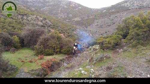 Single Track tecnico in salita, verso la sorgente "Sa Moidorja" Single Track tecnico in salita, verso la sorgente "Sa Moidorja"