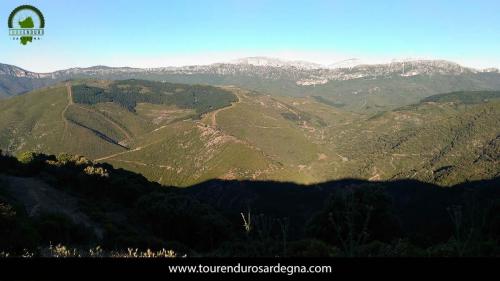 Una vista del territorio di Orgosolo, centro Sardegna, ideale per l'enduro Una vista del territorio di Orgosolo, centro Sardegna, ideale per l'enduro